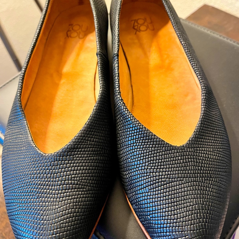 Zou Xou size 9 black flats